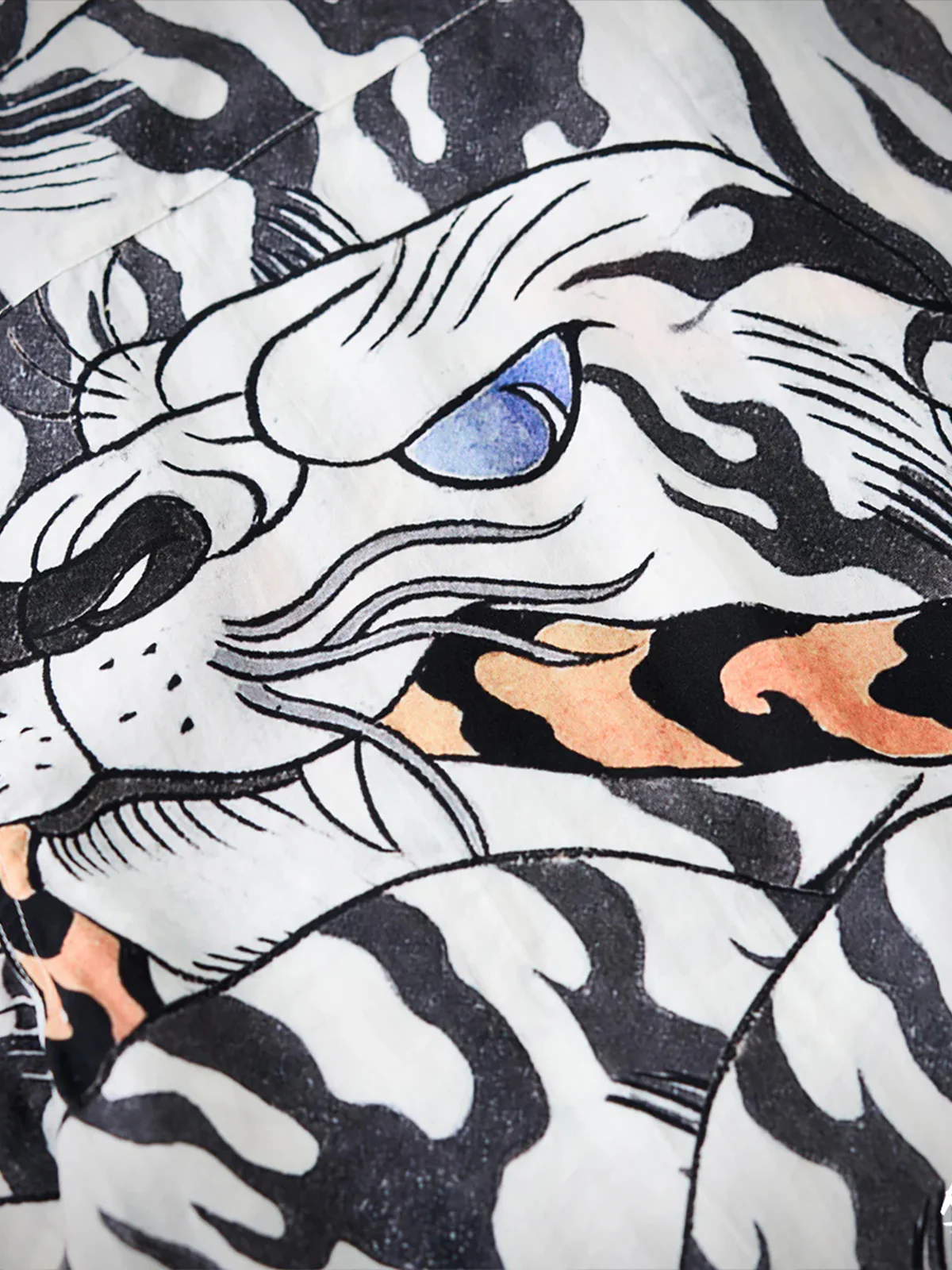 KARAKU×Ayako Ishiguro "White Tiger Biting the Tail" All-over Graphic Print Tencel Aloha Shirt - Image 10