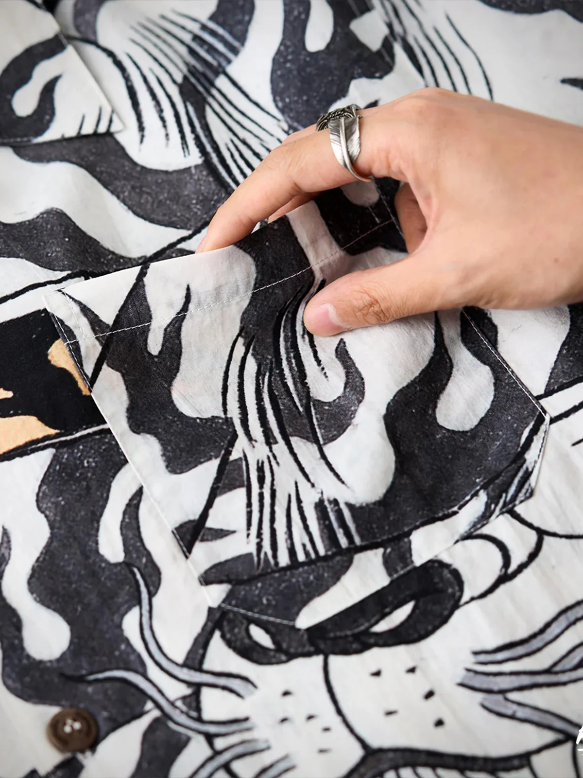 KARAKU×Ayako Ishiguro "White Tiger Biting the Tail" All-over Graphic Print Tencel Aloha Shirt - Image 12