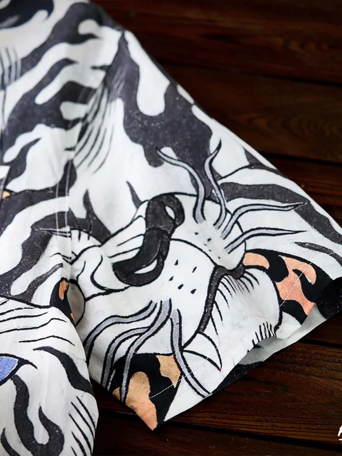 KARAKU×Ayako Ishiguro "White Tiger Biting the Tail" All-over Graphic Print Tencel Aloha Shirt - Image 13