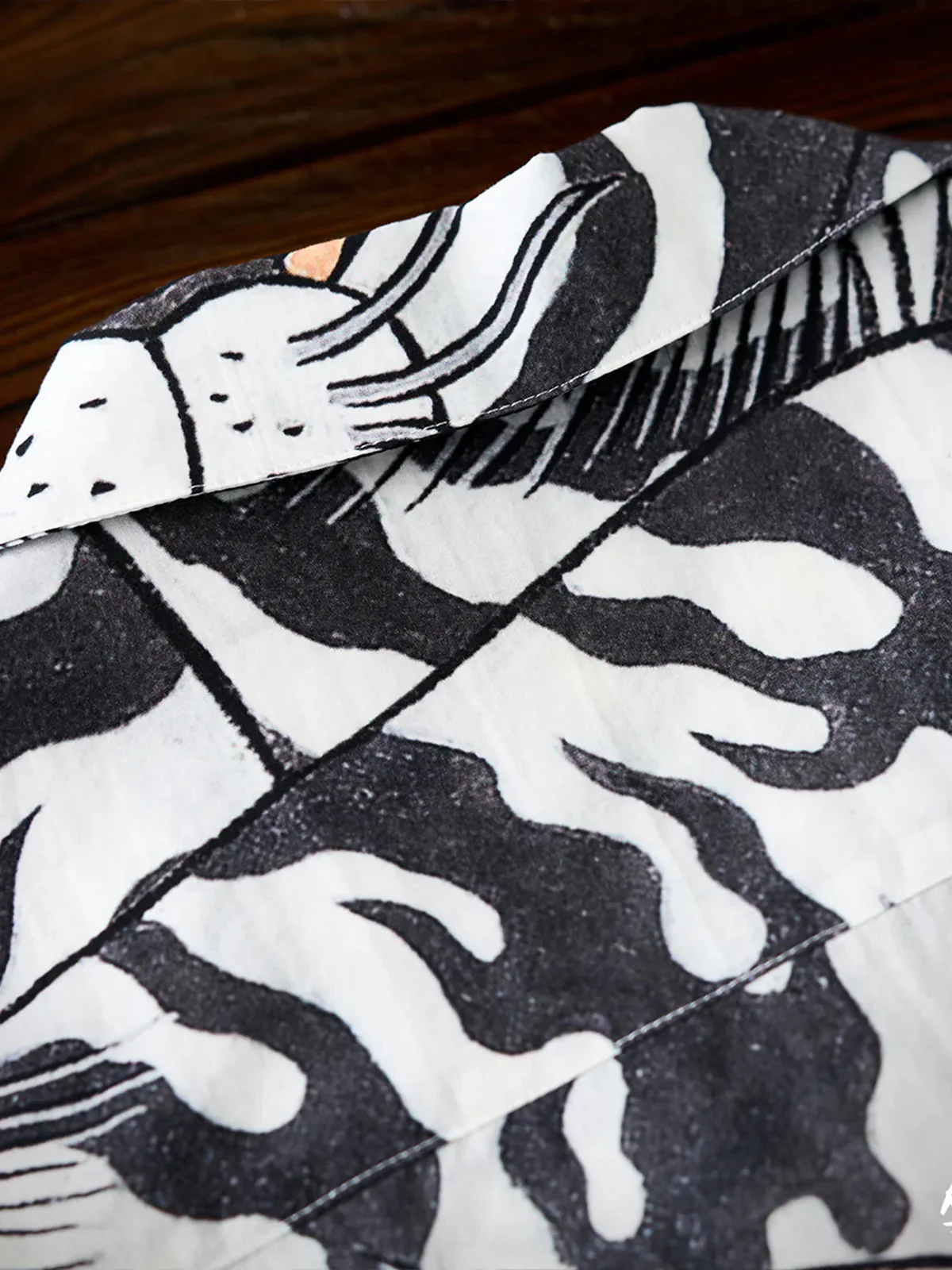 KARAKU×Ayako Ishiguro "White Tiger Biting the Tail" All-over Graphic Print Tencel Aloha Shirt - Image 16
