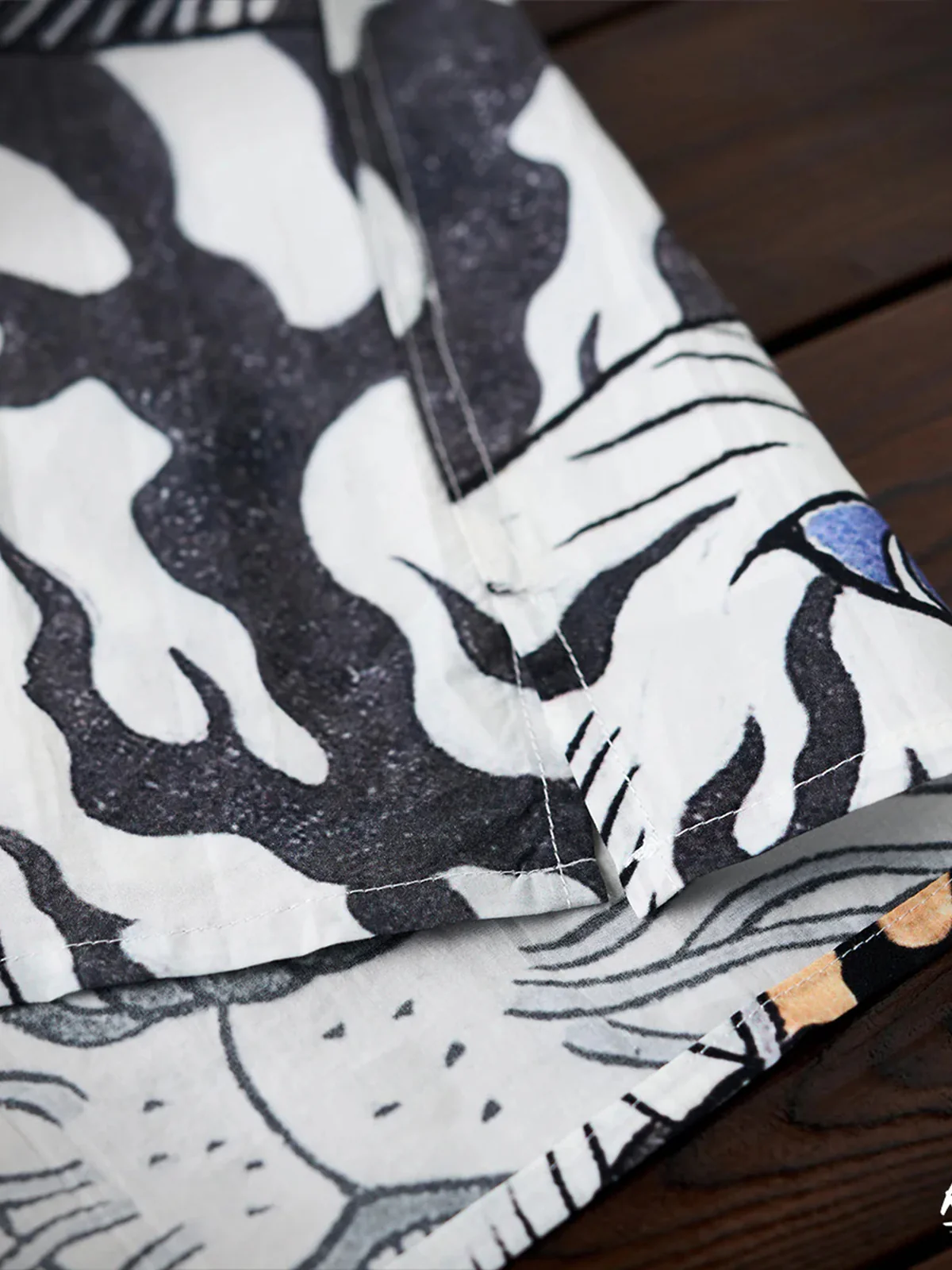 KARAKU×Ayako Ishiguro "White Tiger Biting the Tail" All-over Graphic Print Tencel Aloha Shirt - Image 18