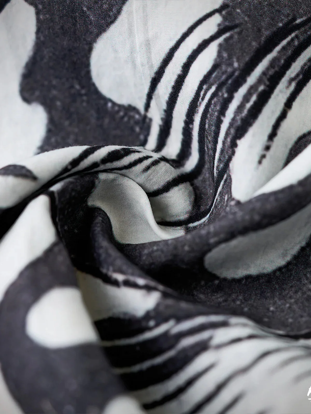 KARAKU×Ayako Ishiguro "White Tiger Biting the Tail" All-over Graphic Print Tencel Aloha Shirt - Image 9